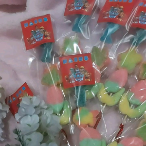 Gummy on Stick with Personalize Sticker Tag: Party Giveaways
