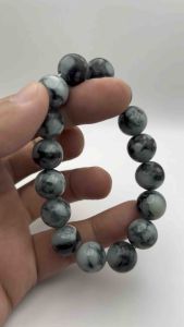 ข้อมือหยกเขียวแอปเปิ้ลอมฟ้าแต้มมอสดำ หยกพม่าขนาด 14 มิล หยกเจไดต์ type A