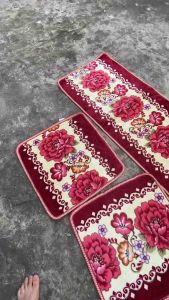 Thảm ghế vải một dài hai ngắn . Khổ 1m68 ngang 54cm hai tấm vuông rời 54cm x54cm