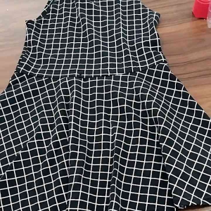 Dress Kotak Wanita: Desain Elegan & Pilihan Warna Beragam