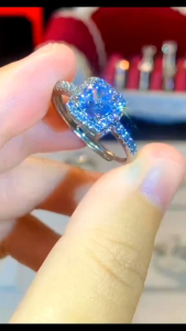 H17 {มีใบเซอร์ GRA รับรอง} แหวนเพชรโมอีส 1 กะรัต เรียบหรู ปรับไซส์แหวนได้ ของขวัญวันเกิดครบรอบ