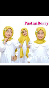 Pashmina Anak Strawberry Kekinian