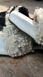 Sandal Teplek Mutiara Wanita kekinian