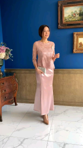 มี3สีค่ะ ชุดออกงาน Set เสื้อลูกไม้ + กระโปรงผ้าไหม ชุดแม่เจ้าสาว ชุดแม่เจ้าบ่าว ชุดไทยประยุกต์ ชุดเซ็ท ชุดเซ็ต ชุดไปวัด ชุดทำบุญ ชุดคุณแม่ ชุดผ้าไหม ชุดไทย ลูกไม้สีเขียว ลูกไม้สีชมพู ลูกไม้สีทอง 6226 sky