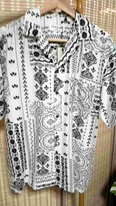 เสื้อฮาวาย ผ้าไหมฝรั่งเศส ลายดอกไม้ดำ Stripe and Bloom ใส่สบาย ระบายอากาศดี