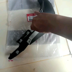 {\n    \"article\": \" Cover Samping Kiri Depan Cowl L FR Side CBR 150R K45G & K45N Original Honda