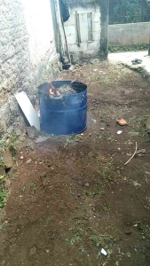 100L Tong Sampah Besi Dari Potongan Derum pake pegangan kiri kanan Untuk Di Luar Ruangan