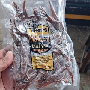 dried squid100g:Mercys Fisharap Dried Fish 100g Sealed Vacuum Pack. Key attributes: dried squid vacuum sealed 100g transparent packaging yellow label. Fit/use: snack appetizer. Scene: kitchen pantry.