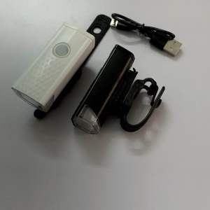 Đèn pin sạc gắn xe đạp gắn ghi đông xe sử dụng sách usb