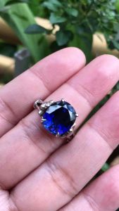 (สวยมาก) แหวนไพลิน โคลนนิ่ง สีน้ำเงินกำมะหยี่ เม็ดโต เนื้อใส น้ำสวยลึก สวยเหมือน ไม่จกตาค่ะ