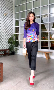 เสื้อคอกลม แขนยาวทรงพองบอลลูน ปริ๊นท์ลายดอก ซากุระสวยงาม 🪻🌸🪻🌸 สีสันสดใส น่ารักเต็ม 10 10 10 🎈 ** งาน AA Premium การันตีความงาม อัดพลีทถึ่ๆ แน่นๆ เน้นย้ำ ถึง3 ครั้ง เพื่อความงามสวย ปังๆๆ ไม่คลายลอนง่ายแน่นนอนค่ะ **