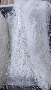 วุ้นเส้นเหนียวนุ่ม ปราศจากน้ำตาล ไม่ฟอกสี เหนียวนุ่ม ทำได้หลากหลายเมนู ต้มแล้วไม่ยุ่ย ไม่เละไม่ขาด แช่ในน้ำเพียง 2-3 นาที ทานไม่หมดสามารถเก็บไว้ทานอีกได้