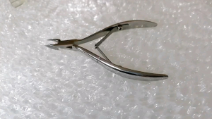 Rhino!!แท้!!กรรไกรตัดเล็บขบตัดหนังเท้าตัดเล็บแข็งปลายแหลมเข้าซอกเล็บได้ดีใบมีดคมดีแข็งแรงสแตนเลสล้างทำความสะอาดง่ายกรรไกรที่ช่างเลือกใช้