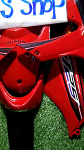 ชุดสี125i ไฟเลี้ยวบังลม สีแดงท้ายดำติดลาย 125ชิ้นงานสนิทเปลือกงานABSมี13ชิ้น