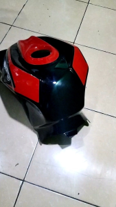 cover tengki Yamaha Vixion Old model All New CBR250RR HITAM LIST MERAH24