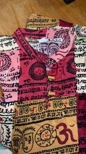 เสื้อ เชิ้ต ผู้ชาย ทรงคอจีน มี สี มี ลาย ตามรูป ไซร้44-46 นิ้ว ความยาว เสื้อ 30 นิ้ว