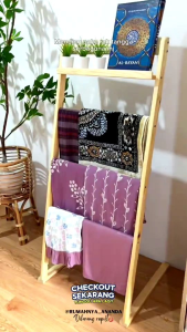 Rak Mukena Ladder Hanger Rak Tangga Kayu Gantungan Sajadah/Kerudung/Sarung Ada Tempat Al-Quran nya
