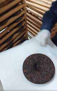 Trà phổ nhĩ Vân Nam trà phổ nhĩ chín Lão Ban Chương 2018 357g hỗ trợ giảm cân Puer tea