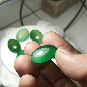 Batu Garut Hijau Cristal jenis Chalcedony Natural