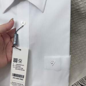 (1p0659 )Áo trắng ngắn tay hoạ tiết fom reguler( rông)