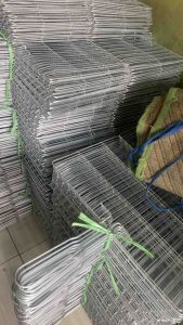 Panggangan berbahan stenlis pegangan berbahan kayu Uk 30x22. Cocok untuk memanggang ikan ayam daging sapi dll