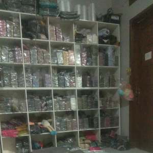 hijab Bella square segi empat polos