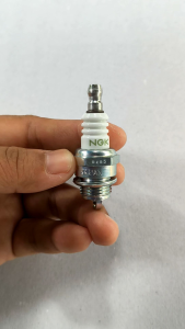 A141หัวเทียน NGK BPM6Y เครื่องตัดหญ้า NE500 ของแท้ #สินค้าคุณภาพ #งานอะไหล่แยกขาย "ราคาต่อ1ชิ้น ได้ตามรูปภาพ"