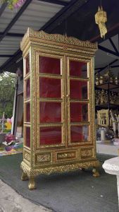 ตู้พระธรรม ตู้พระไตรปิฎก สูง 170 x กว้าง 90 x ลึก 35 cm. (จัดส่งทั้งตู้) 4 ชั้น ทำจากไม้เนื้อแข็ง ลงลักปิดทอง เดินเส้นทอง แต่งคริสตัล มีประกันการส่ง