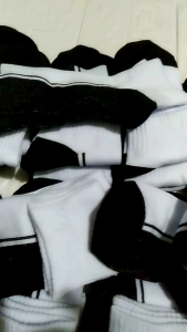 KAOS KAKI SEKOLAH HITAM PUTIH PENDEK/ KAOS KAKI SEKOLAH SMP&SMA/ KAOS KAKI SEKOLAH WARNA PUTIH TELAPAK HITAM