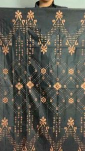 Sarung Atlas Sapphire Favorit Hitam & Putih Polos / HPL