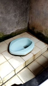 Kloset Duduk Portable-Sitting Closet Berbahan Kayu Untuk Orang Tercinta Di sekeliling Anda