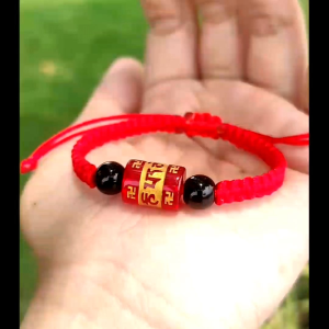 Vòng tay lắc tay chỉ đỏ may mắn mặt Lu Thống - MS034