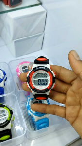 JAM TANGAN LASIKA DIGITAL.SANGAT COCOK BUAT ANAK YANG BERUMUR 5-9TAHUN.JAM 100%ORIGINALDIJAMIN TAHAN AIRGRATIS BOX ASLINYA.