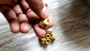 Betina Baut Pembuangan Mur & Sparepart Pompa PCP