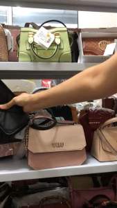 eng "Guess เนมแท้ผ่าตัด 50-60% ถูกลดมา 2 สี รวมกระเป๋าทั่วประเทศ นำเข้าช้อปแท้