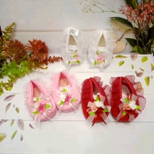 SEPATU PREWALK KHUSUS BAYI PEREMPUAN YANG NYAMAN DIPAKAI UNTUK BELAJAR BERJALAN DAN TAHAN LAMA SERTA ANTI SLIP TERPELESET TERPLESET AWET PREWALK ANAK PREWALKER PRE MURAH BERKUALITAS BAGUS SANDAL SENDAL PREMIUM BABY WANITA ANAK-ANAK RAGAM WARNA