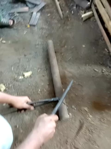 Pisau atau golok untuk cacah tulang