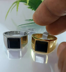 Cincin Pria Titanium Anti Karat Tidak Luntur Batu Akik Black Safir Ring Gold Silver