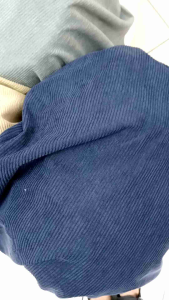 Kain Corduroy: Bahan Pakaian Berkualitas untuk Musim Dingin