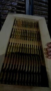 Loster Minimalis Kayu: Desain Modern Sunda Anyaman Kayu