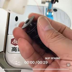 JING JIU JIANG/กล่อง5ลูก กระสวยแบบแม่เหล็ก รุ่นใหม่ กระสวยสำหรับจักรเย็บอุตสาหกรรม ป้องกันการหมุนฟรี 1 กล่อง 5 ลูก