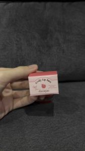 (ของแท้/พร้อมส่ง) Dasique Fruity Lip Jam – Apple Jam ลิปเจลลี่ปากฉ่ำวาว สีแดงแอปเปิ้ลสุดน่ารัก ปากดูสดใสขึ้นทันที ของแท้จากเกาหลี