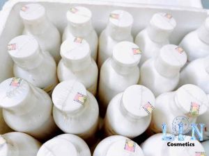 Chai chiết sữa tắm nữ VNaturecare thiên nhiên lành tính dưỡng ẩm làm sáng an toàn cho bà bầu 15ml/ chai