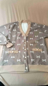 Kirana Pita Cardigan: Gaya Kasual & Elegan yang Cocok Untuk Musim Dingin