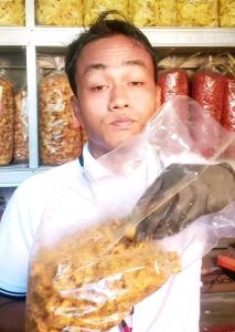 Usus Cryspi 1kg & Usus Pedas Daun Jeruk