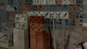 Roster beton motif petir varian warna merah abu putih dekorasi rumah lubang angin anti tampias