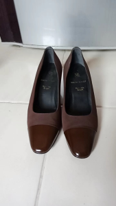 Sepatu preloved/bekas pakai branded made in Italy Ori size 36 kondisi sepatu masih bagus spt difoto dan video utk detail nya mohon chat dahuluwarna coklatbahan mix suede dan kulittinggi hak 48cmno box