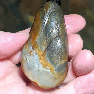 Gegegems Collection Hetian Pebble Nephrite with raw "Jade Skin" and pores kept whitish light green hue blackish hand carved Landscape pendant/handheld (with certificate) 和田玉籽玉天然褐黄皮带毛孔淡青白青花沁全手工雕刻山水坠/手把(带证书)