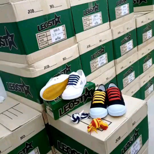 รองเท้า ตะกร้อ takraw shoes Limited ไซส์ 38-44 พร้อมจัดส่ง