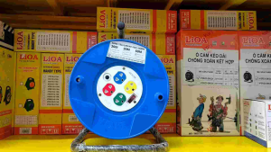 Ổ cắm kéo dài quay tay kiểu rulo LiOA QT50-2-15A kéo dài 50m xách tay - LIOAVIETNAM